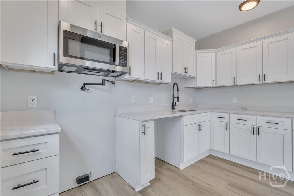 Image 12 of property listing at 1112 E WALDBURG Street, Savannah, GA 31404