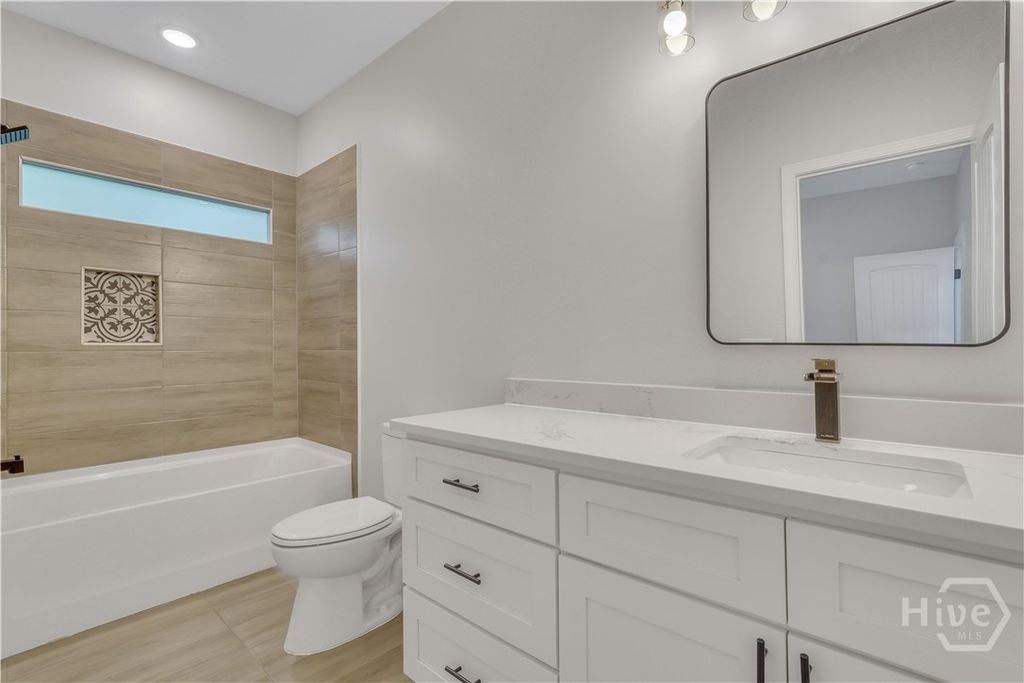 Image 25 of property listing at 1112 E WALDBURG Street, Savannah, GA 31404