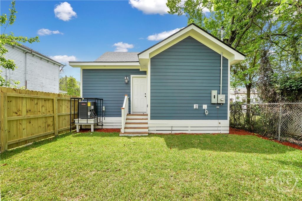 Image 39 of property listing at 1112 E WALDBURG Street, Savannah, GA 31404