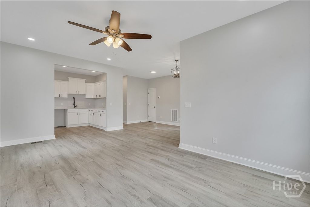 Image 6 of property listing at 1112 E WALDBURG Street, Savannah, GA 31404