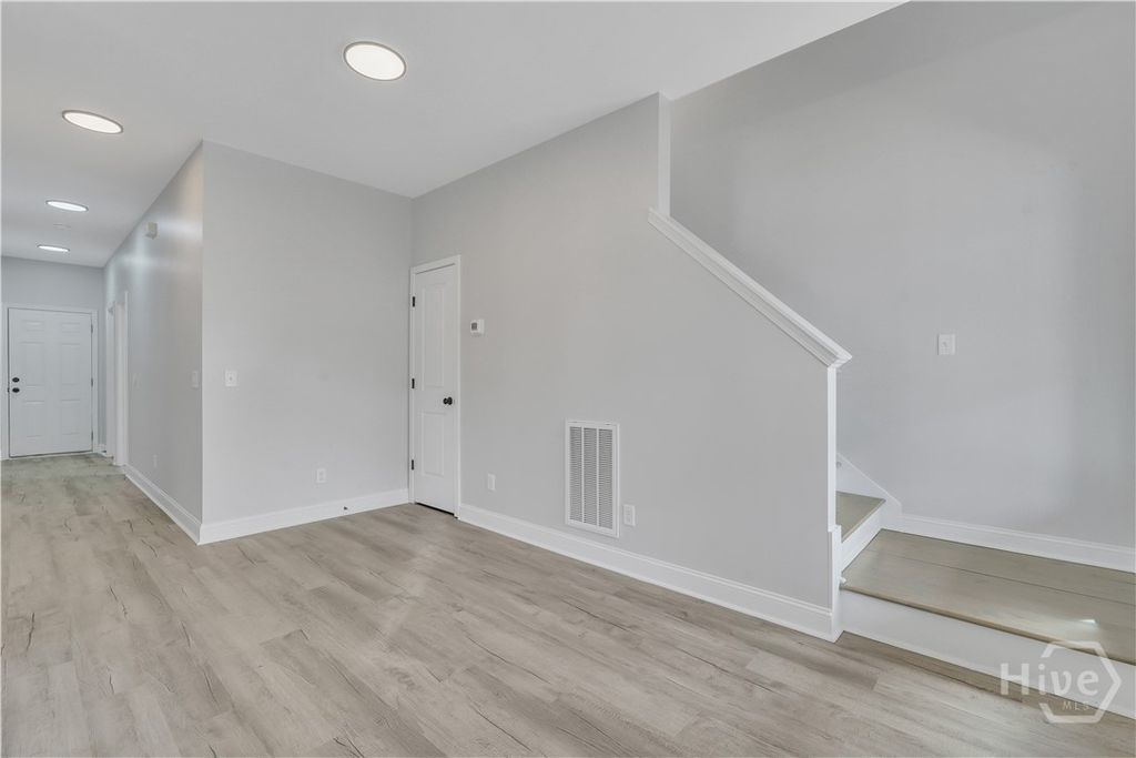 Image 8 of property listing at 1112 E WALDBURG Street, Savannah, GA 31404
