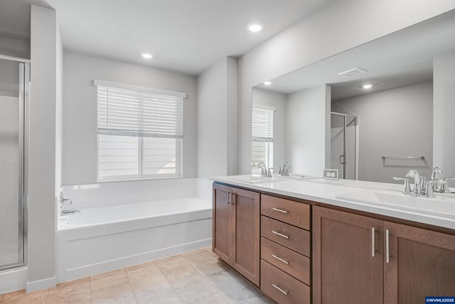 5879 Bainbridge St, Eugene, OR 97402