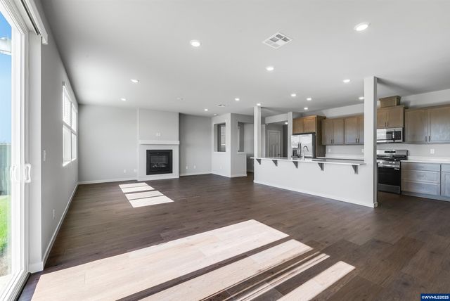 5879 Bainbridge St, Eugene, OR 97402