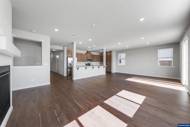 5879 Bainbridge St, Eugene, OR 97402