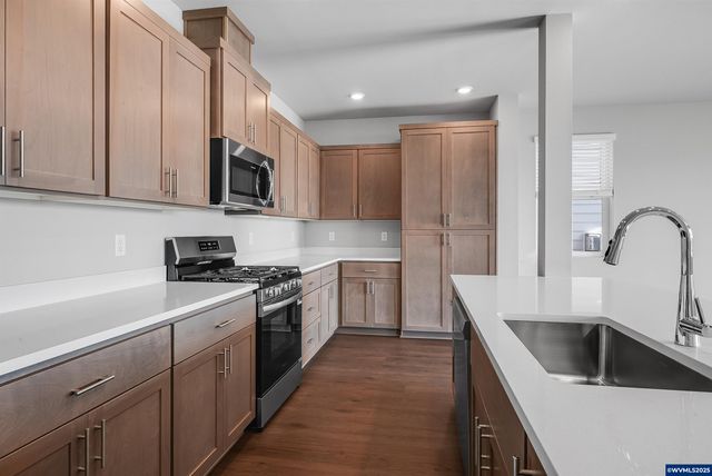 5879 Bainbridge St, Eugene, OR 97402