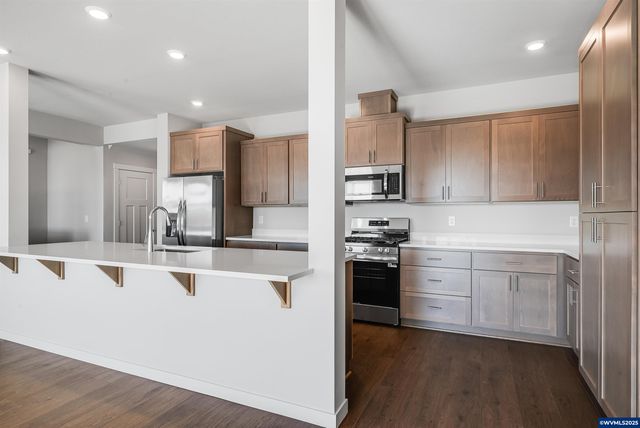 5879 Bainbridge St, Eugene, OR 97402