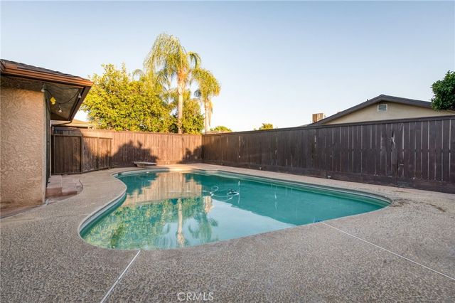 2515 E Los Altos, Fresno, CA 93710