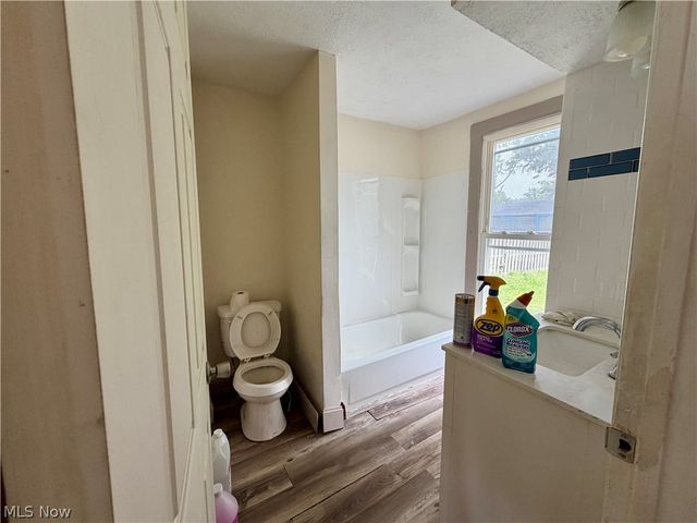 37454 Euclid Avenue, Willoughby, OH 44094