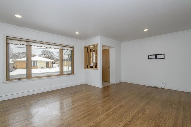 7028 W Crawford AVENUE, Milwaukee, WI 53220