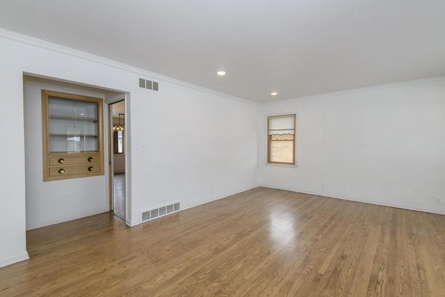 7028 W Crawford AVENUE, Milwaukee, WI 53220