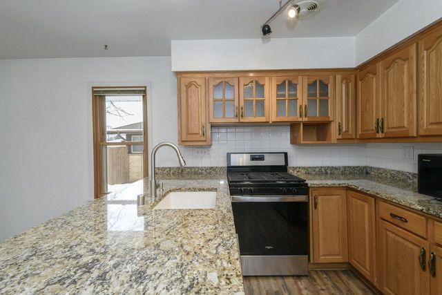 7028 W Crawford AVENUE, Milwaukee, WI 53220