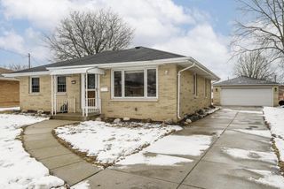 7028 W Crawford AVENUE, Milwaukee, WI 53220