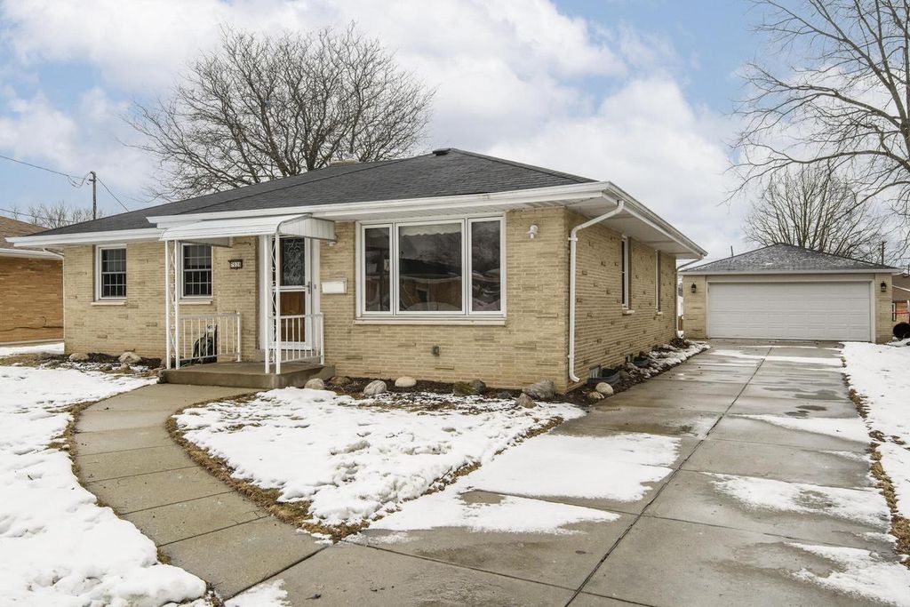 7028 W Crawford AVENUE, Milwaukee, WI 53220
