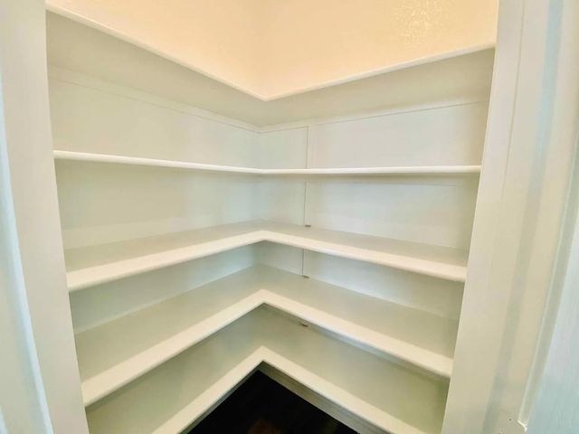 2008 Alexander Oaks DR, Leander, TX 78641
