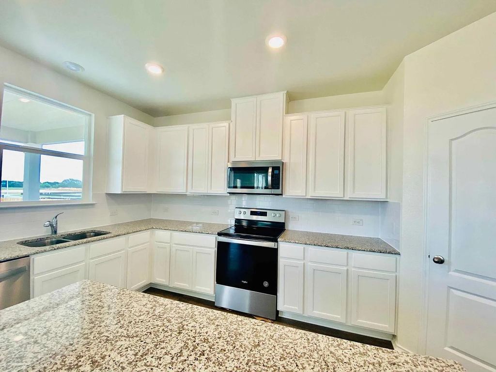 2008 Alexander Oaks DR, Leander, TX 78641