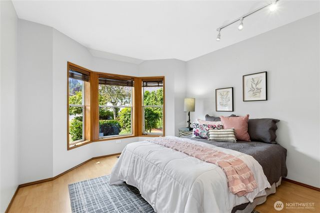 17102 NE 37th Place, Bellevue, WA 98008