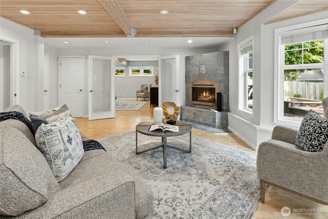 17102 NE 37th Place, Bellevue, WA 98008