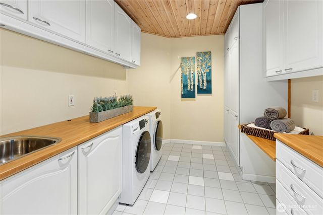 17102 NE 37th Place, Bellevue, WA 98008