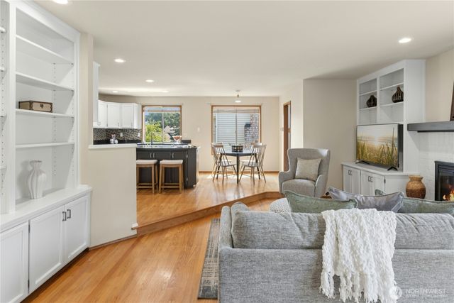 17102 NE 37th Place, Bellevue, WA 98008