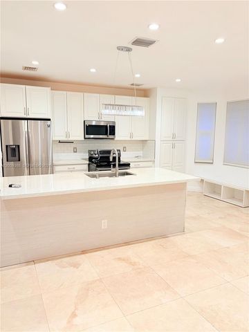 1581 SW 106 AVE 0, Pembroke Pines, FL 33025