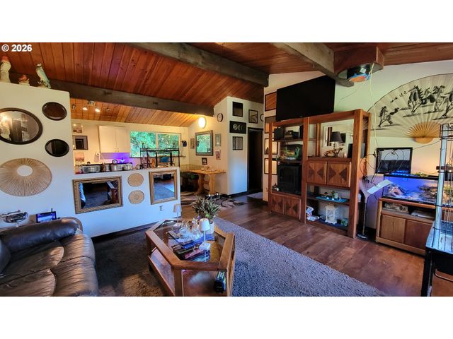 85266 CHEZEM Rd, Eugene, OR 97405