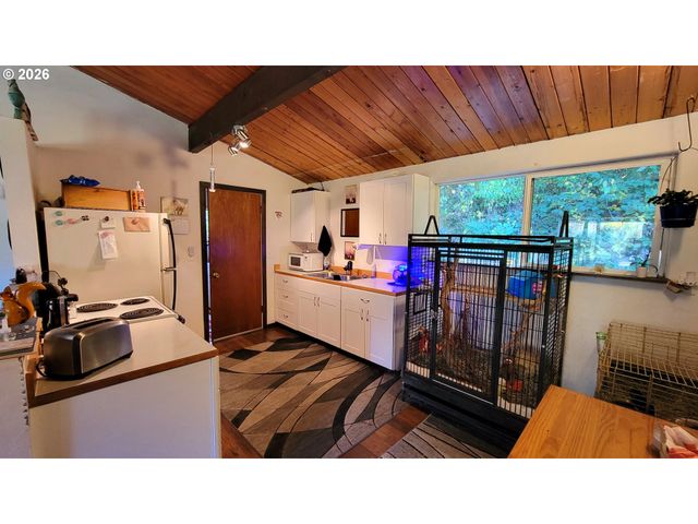 85266 CHEZEM Rd, Eugene, OR 97405
