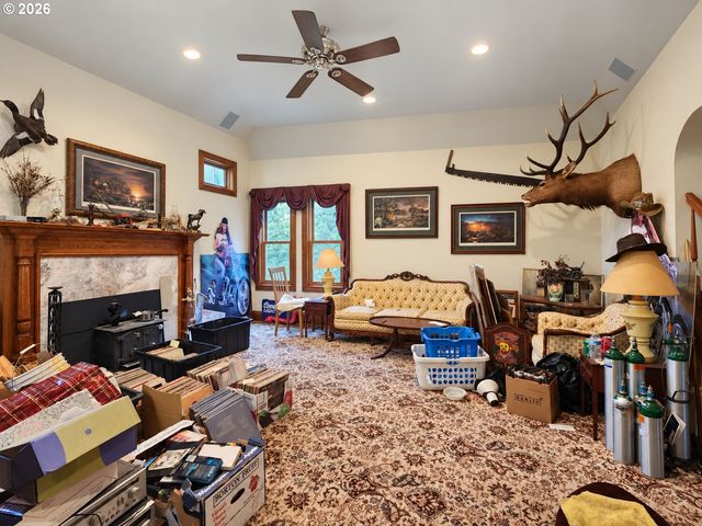 85266 CHEZEM Rd, Eugene, OR 97405