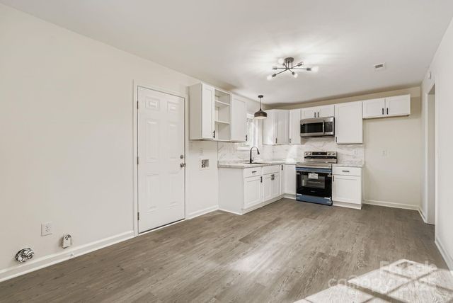 6104 Bridlewood Lane, Charlotte, NC 28215