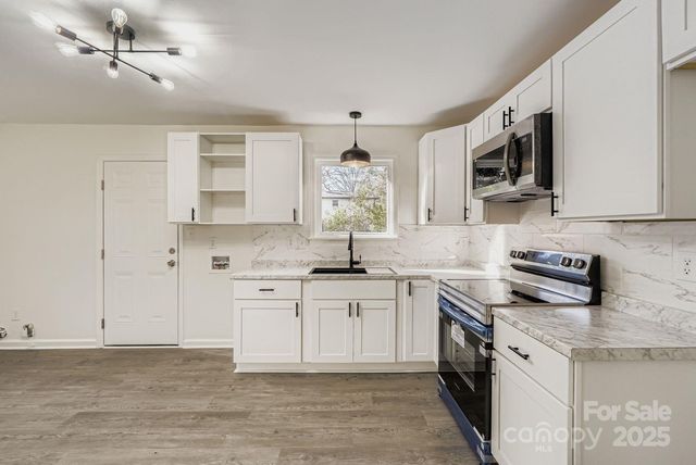 6104 Bridlewood Lane, Charlotte, NC 28215