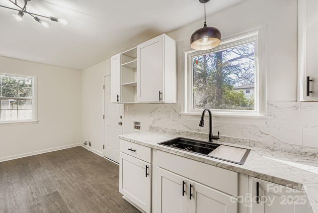 6104 Bridlewood Lane, Charlotte, NC 28215