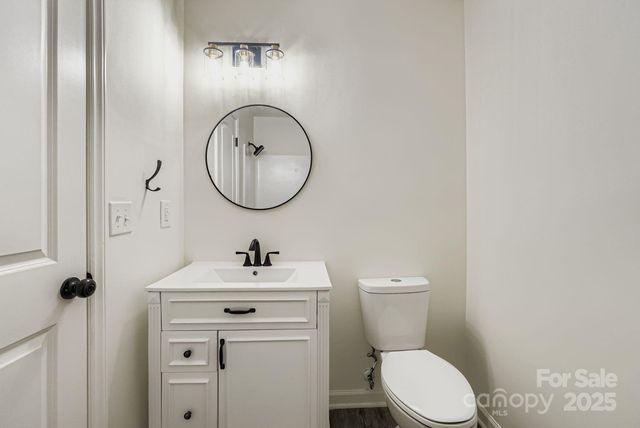 6104 Bridlewood Lane, Charlotte, NC 28215