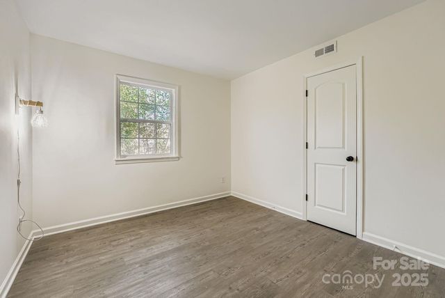 6104 Bridlewood Lane, Charlotte, NC 28215