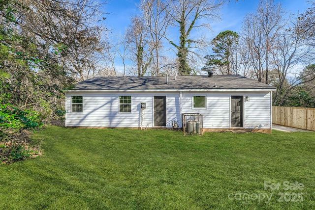 6104 Bridlewood Lane, Charlotte, NC 28215