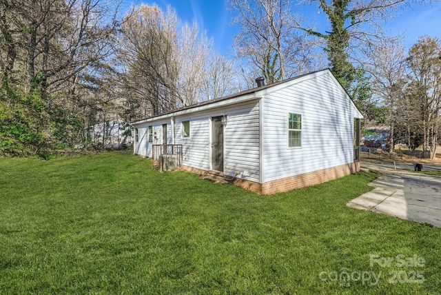 6104 Bridlewood Lane, Charlotte, NC 28215