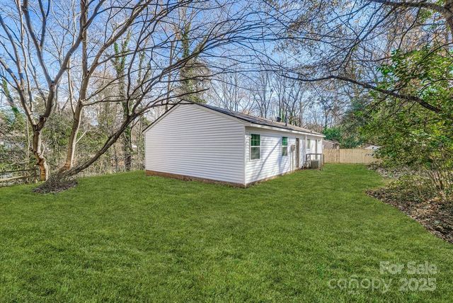 6104 Bridlewood Lane, Charlotte, NC 28215