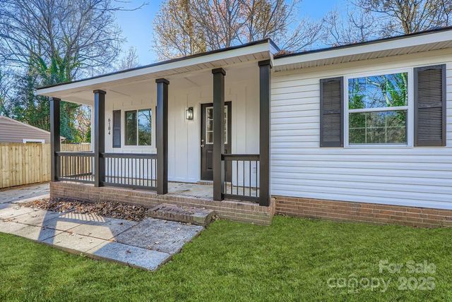 6104 Bridlewood Lane, Charlotte, NC 28215