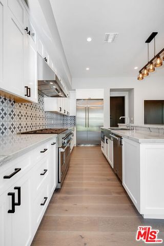 4963 CLYBOURN Avenue, Toluca Lake (los Angeles), CA 91601