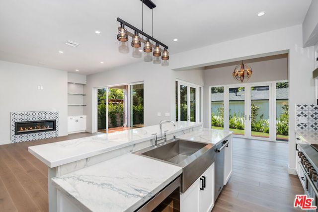 4963 CLYBOURN Avenue, Toluca Lake (los Angeles), CA 91601