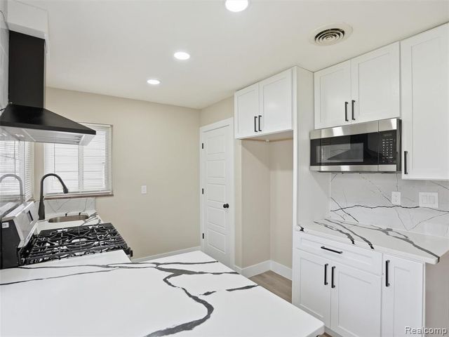 18686 Brady, Redford, MI 48240