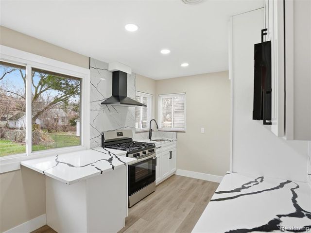 18686 Brady, Redford, MI 48240