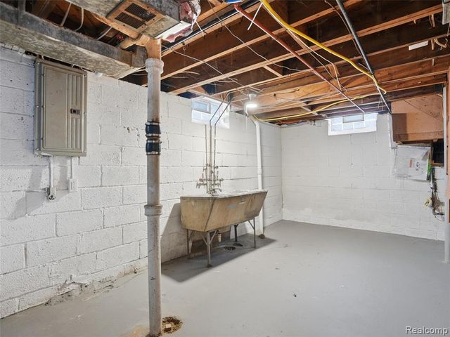 18686 Brady, Redford, MI 48240