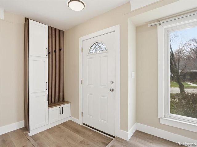 18686 Brady, Redford, MI 48240