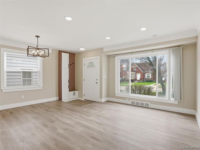 18686 Brady, Redford, MI 48240