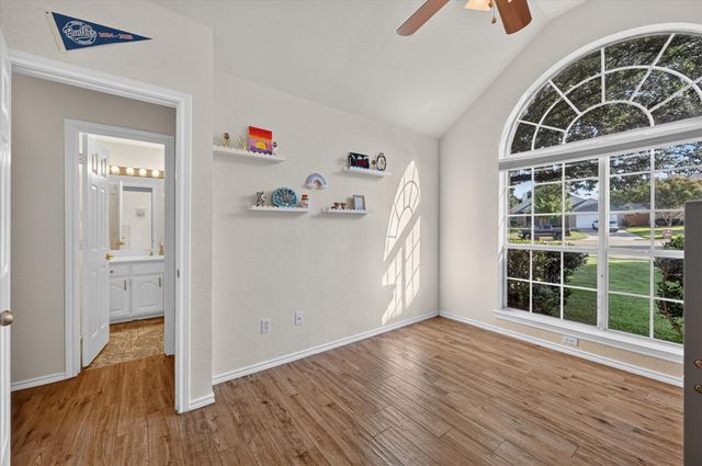 729 Bent Tree Court, Hurst, TX 76054