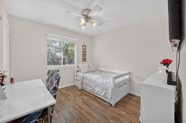 729 Bent Tree Court, Hurst, TX 76054