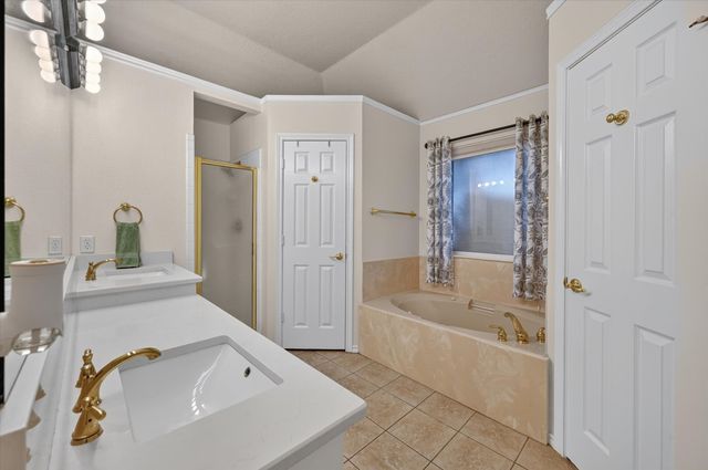 729 Bent Tree Court, Hurst, TX 76054