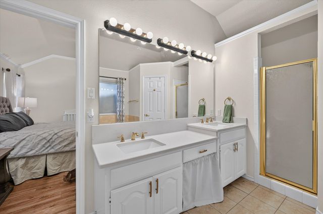 729 Bent Tree Court, Hurst, TX 76054