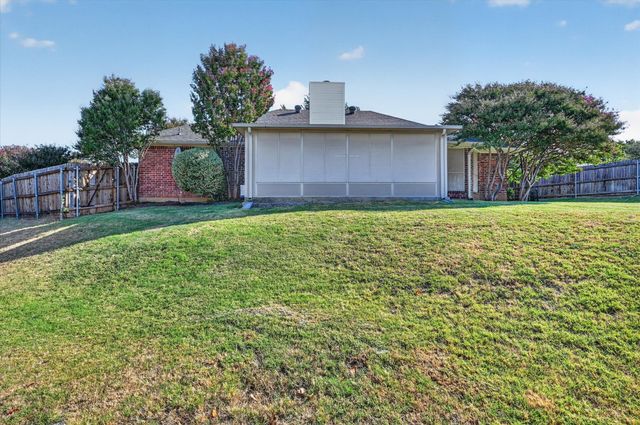 729 Bent Tree Court, Hurst, TX 76054
