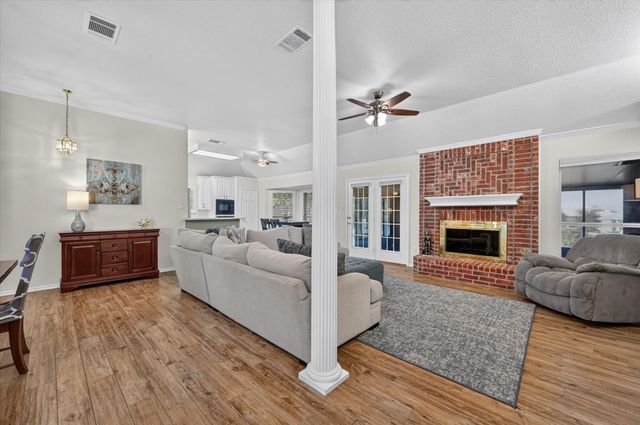 729 Bent Tree Court, Hurst, TX 76054