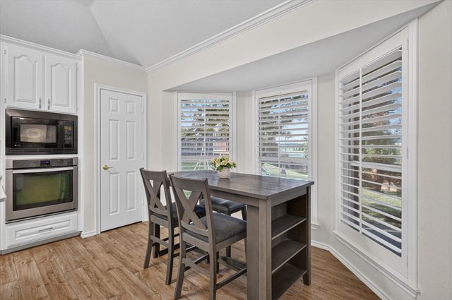 729 Bent Tree Court, Hurst, TX 76054